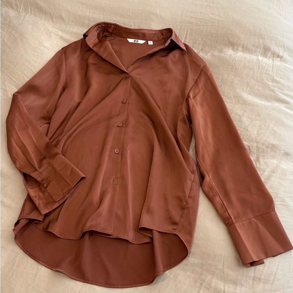 Uniqlo Brown Button Down Shirt with Notched Collar and Relaxed Fit